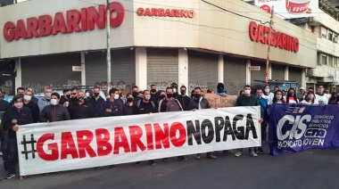 Trabajadores despedidos de Garbarino se movilizan a la espera de una solución por los sueldos impagos