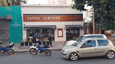 Terminó el partido,  tres delincuentes subieron a dos motos y robaron a punta de pistola la panadería de 44 entre 12 y Plaza Paso