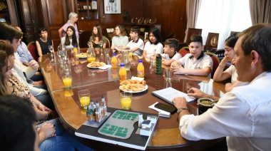 Estudiantes del Colegio Universitas escribieron un libro para promocionar a La Plata como destino turístico