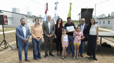 El ministerio de Desarrollo Territorial y Hábitat de la Nación entregó nuevas viviendas en Córdoba