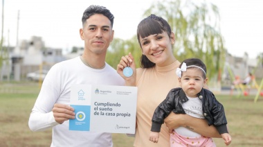Maggiotti y Menéndez entregaron viviendas en Merlo