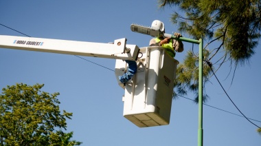Empezaron a reponer unos 3 mil artefactos LED en distintos barrios de La Plata