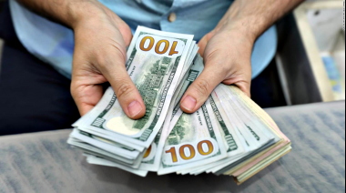 El dólar blue subió un peso este viernes 27 de enero, y cerró la semana alcanzando un incremento de 10 pesos