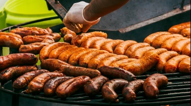 El Municipio busca desalentar la venta de carne y achuras en las inmediaciones de la cancha de Estudiantes