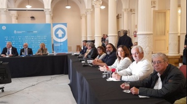 Los gremios docentes acordaron con el gobierno nacional elevar el salario mínimo inicial a 130 mil pesos