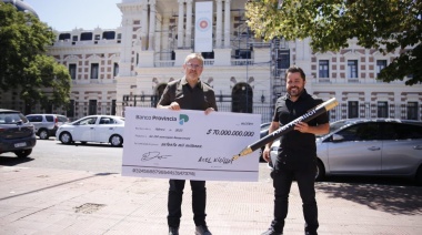 Con un cheque por $ 70 mil millones, Valenzuela y Tetaz le pidieron a Kicillof que intervenga por la supuesta adulteración de datos en La Matanza