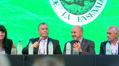Secco anunció "la próxima entrega de 1648 viviendas" en Ensenada y la construcción de un Microestadio local