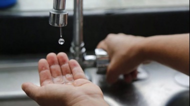 Por la rotura de una cañería hay baja presión de agua en Berisso