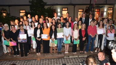 Garro participó del acto de reconocimiento a 43 mujeres por su labor profesional y comunitaria en La Plata