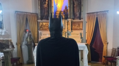 "Batmán Solidario" se puso el traje por última vez y anunció que el próximo 2 de abril presentará al sucesor