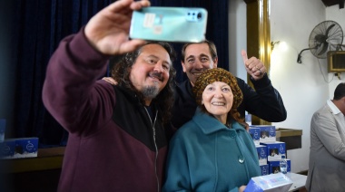 Garro entregó tablets a más de 200 jubilados