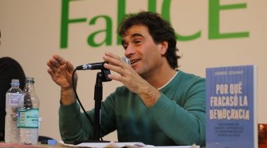 Gabriel Solano visitó La Plata para presentar el libro "Por qué fracasó la democracia"