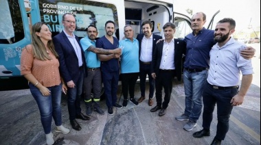 Stadnik recibió una ambulancia nueva para Carlos Casares que entregaron Kicillof y Kreplak