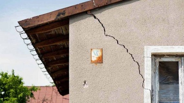Analizan estrategias ante un problema que dejó la sequía: grietas en pisos, paredes y techos en gran cantidad de viviendas