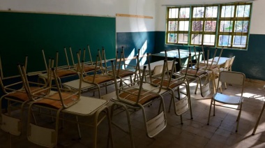 Denuncian que el agua de un establecimiento educativo de La Plata "sale verde"