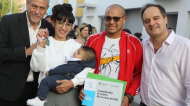 Maggiotti y Ferraresi encabezaron una nueva entrega de viviendas en el barrio Alianza de Avellaneda