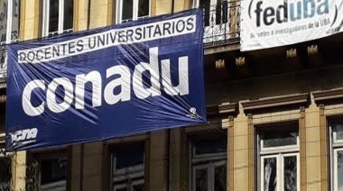 Este miércoles los docentes de la CONADU deciden si aceptan la propuesta salarial del gobierno nacional