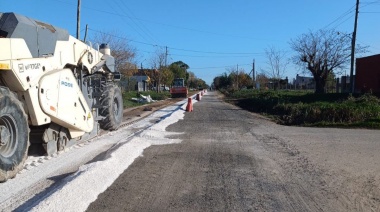 Trabajan en la pavimentación y puesta en valor de un tramo de la avenida 155 en La Plata