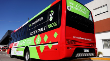El primer micro eléctrico que funcionará en La Plata fue renovado a la mitad de precio que lo que habría costado en el exterior