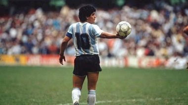 Llega a La Plata la muestra de camisetas que usó Diego Armando Maradona