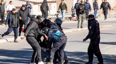 La capital de Jujuy fue un campo de batalla entre manifestantes y policías tras la jura de la nueva Constitución provincial