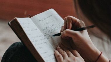 Lo íntimo y lo privado en un taller de lectura y escritura en la Biblioteca Braille y Parlante de la Provincia