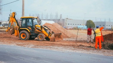 Trabajan en el ensanche y la pavimentación del tramo que va desde 514 hasta 520 sobre la avenida 131 de Hernández