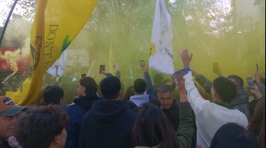 Javier Milei visitó La Plata: taxista enojado, recorrido de una cuadra y un grito de guerra, "la casta tiene miedo"