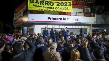 En su visita a La Plata Gerardo Morales también estuvo en Villa Elvira junto a Garro y vecinos de la zona sur