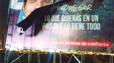 En La Plata Julio Alak denunció la destrucción de "más de 2.000 pasacalles y otras piezas de cartelería electoral urbana"