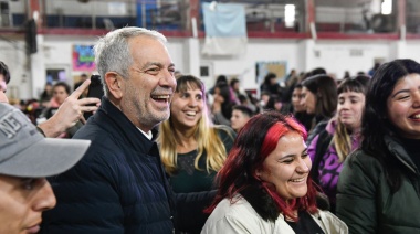 Julio Alak mantuvo una reunión con jóvenes en el Club Chacarita Platense