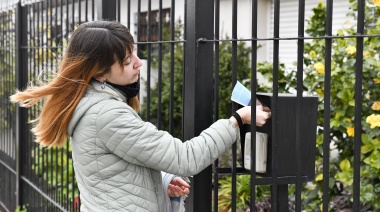 En La Plata la campaña electoral cambia de ritmo y los partidos grandes ya distribuyen masivamente sus boletas