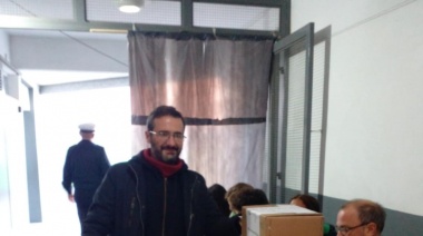 Ya votó el precandidato a intendente de La Plata Eric Simonetti