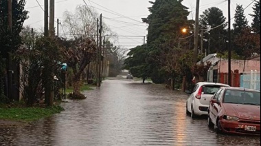 Garro, encabezó una nueva reunión con el Comité de Crisis y señaló que La Plata recibió "agua de otros municipios"