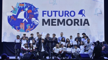 Kicillof compartió un encuentro con jóvenes que participaron del programa “Futuro Memoria”