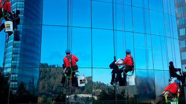 Entrenamiento y certificación para limpiadores de vidrios en alturas