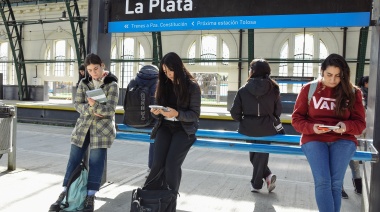 El Instituto Cultural bonaerense realizó una “suelta de libros” por el Día del Lector y la Lectora