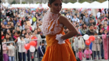 La Plata celebra Perú Vive: música, danzas y gastronomía en Plaza Moreno