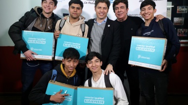 Kicillof entregó 614 computadoras a estudiantes de La Matanza en el marco del programa Conectar Igualdad Bonaerense