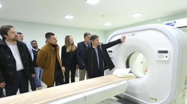 Durante una visita a San Cayetano, Kicillof resaltó que "no es el mercado el que va a garantizar el acceso a la salud"