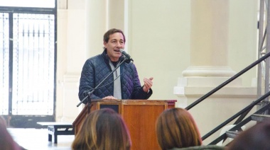 Garro participó de un congreso con docentes, auxiliares y estudiantes
