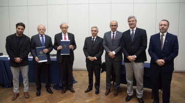 La UNLP distinguió con el título Doctor Honoris Causa a Manuel Atienza Rodríguez, especialista en Derecho