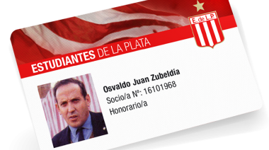 Miles de hinchas de Estudiantes quedaron afuera del clásico y estallaron de bronca contra la Comisión Directiva y el sistema de puntos