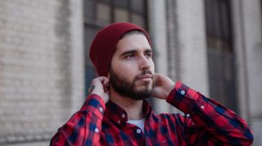 El rockero uruguayo Andy Rosano lanzó su álbum "Emocionalmente Inestable"