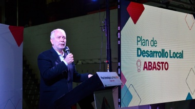Alak anunció la extensión de una red de agua para barrios populares de La Plata