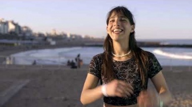 Kicillof se acerca al cierre de su campaña y lanzó un spot dirigido a los jóvenes