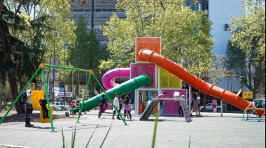 Concluyeron los nuevos patios de juegos en la Plaza Moreno y  la Plaza Paso de La Plata