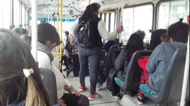 Una asociación de transportistas contradijo al gobierno y aseguró que la tarifa del colectivo sin subsidio no sería de 700 pesos