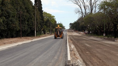 Los trabajos de ensanche y pavimentación en la avenida 131 de La Plata tienen un avance del 50 %