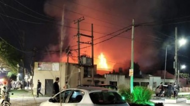 Varias dotaciones de Bomberos trabajaron en el incendio de un supermercado en La Plata